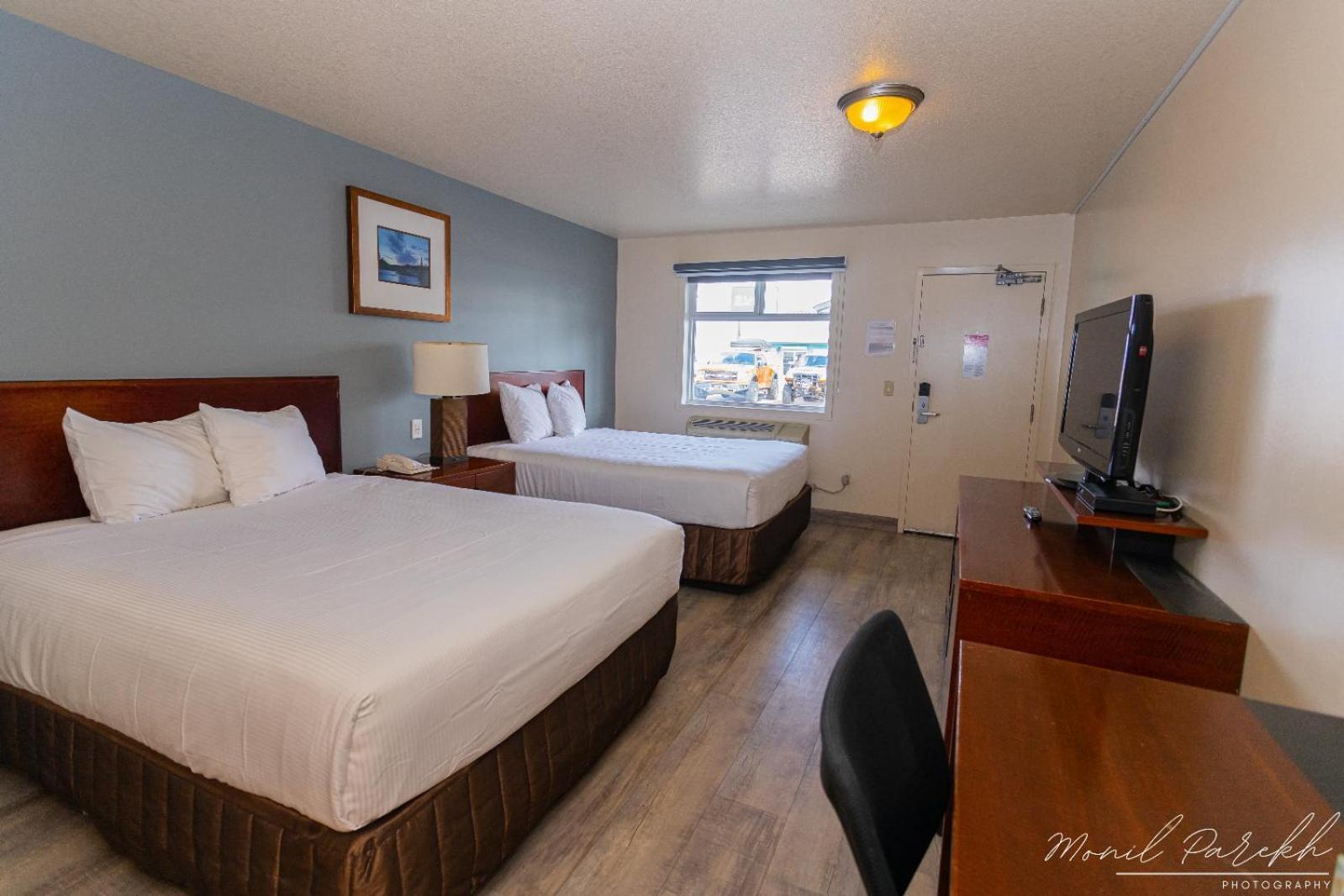 Empire Inn & Suites Penhold Exterior foto